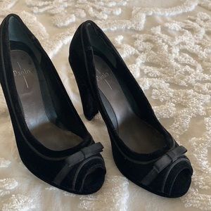Paolo black velvet open toe size 71/2